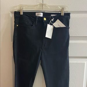 BNWT FRAME Le One Skinny Jeans